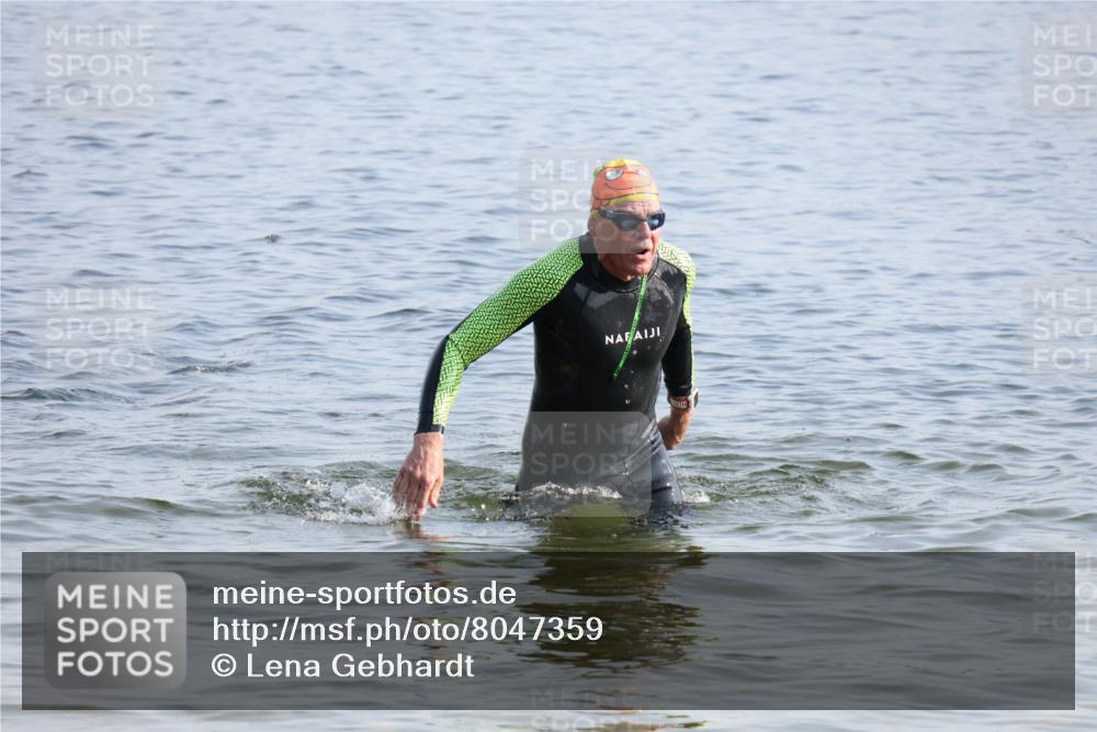 15.06.2025 - 27. Vierlanden-Triathlon Lena Gebhardt http://msf.ph/oto/8047359 15.06.2025 08:47:43 Schwimmen 48 meine-sportfotos.de