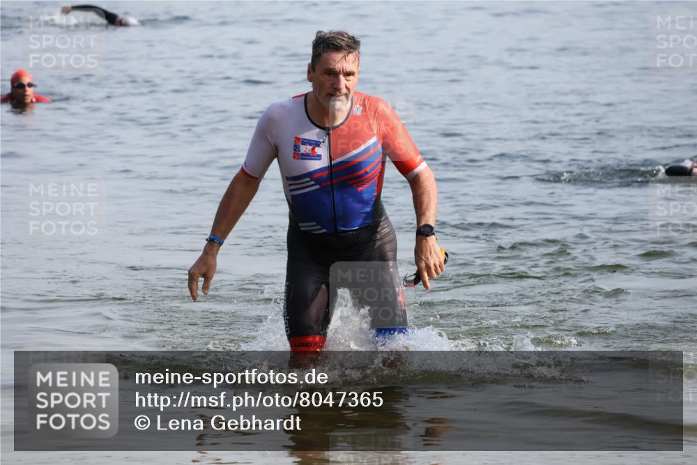 15.06.2025 - 27. Vierlanden-Triathlon Lena Gebhardt http://msf.ph/oto/8047365 15.06.2025 08:47:49 Schwimmen 34, 193 meine-sportfotos.de