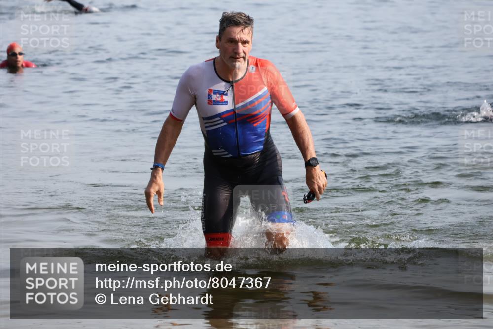 15.06.2025 - 27. Vierlanden-Triathlon Lena Gebhardt http://msf.ph/oto/8047367 15.06.2025 08:47:49 Schwimmen 34, 193 meine-sportfotos.de