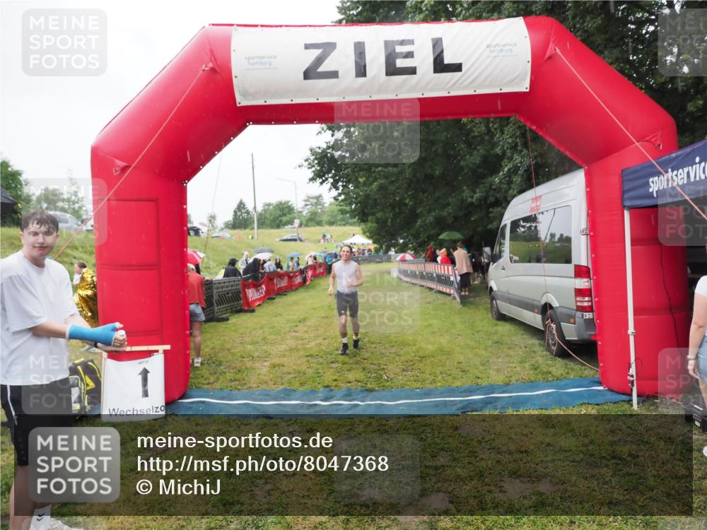 21.06.2025 - 27. Vierlanden-Triathlon MichiJ http://msf.ph/oto/8047368 15.06.2026 14:12:38 Ziel 19, 1279 meine-sportfotos.de