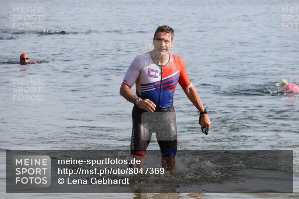 15.06.2025 - 27. Vierlanden-Triathlon Lena Gebhardt http://msf.ph/oto/8047369 15.06.2025 08:47:49 Schwimmen 34, 193 meine-sportfotos.de