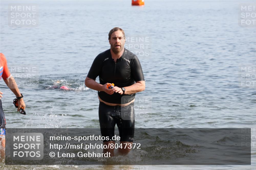 15.06.2025 - 27. Vierlanden-Triathlon Lena Gebhardt http://msf.ph/oto/8047372 15.06.2025 08:47:50 Schwimmen 34, 193 meine-sportfotos.de