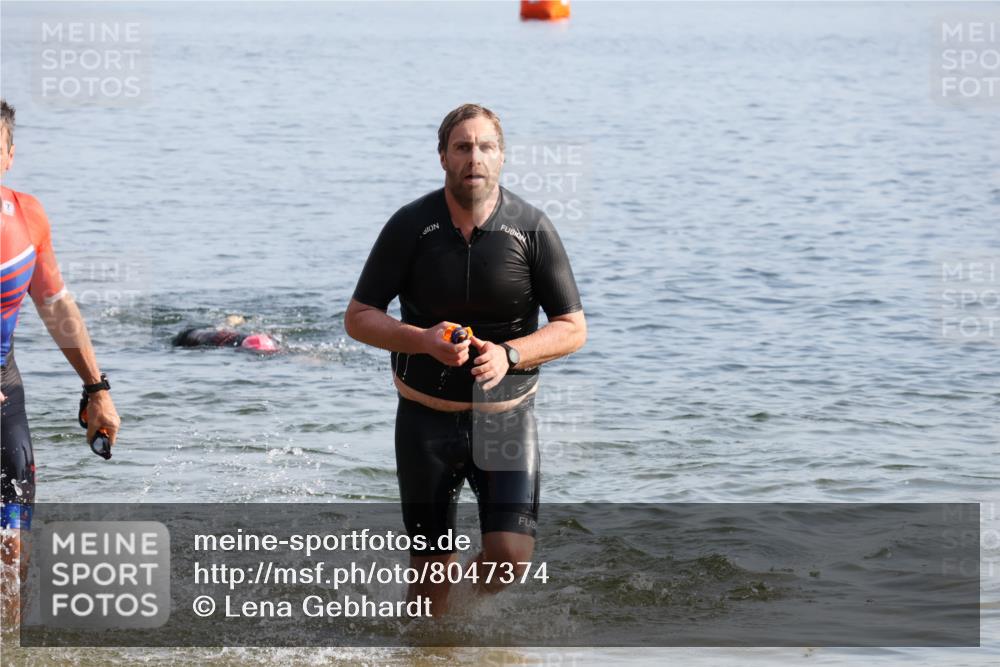 15.06.2025 - 27. Vierlanden-Triathlon Lena Gebhardt http://msf.ph/oto/8047374 15.06.2025 08:47:51 Schwimmen 34, 193 meine-sportfotos.de