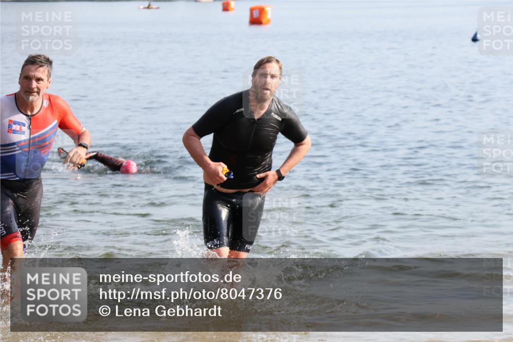 15.06.2025 - 27. Vierlanden-Triathlon Lena Gebhardt http://msf.ph/oto/8047376 15.06.2025 08:47:51 Schwimmen 34, 193 meine-sportfotos.de