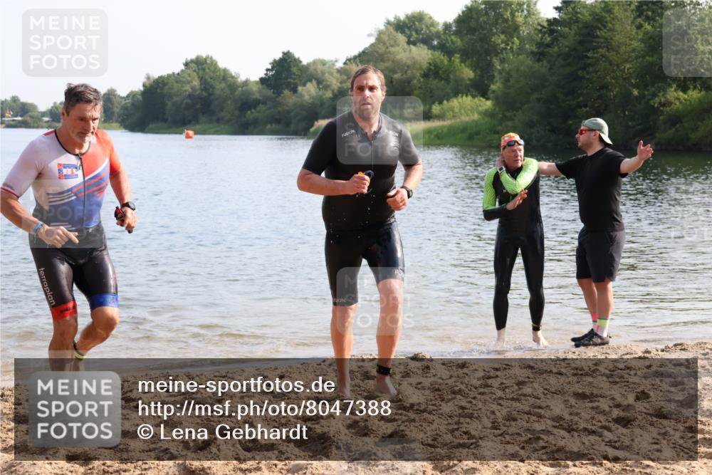 15.06.2025 - 27. Vierlanden-Triathlon Lena Gebhardt http://msf.ph/oto/8047388 15.06.2025 08:47:54 Schwimmen 16, 34, 167, 193 meine-sportfotos.de