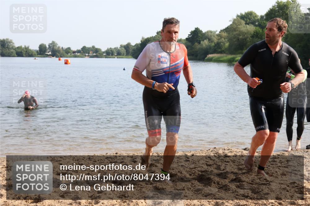 15.06.2025 - 27. Vierlanden-Triathlon Lena Gebhardt http://msf.ph/oto/8047394 15.06.2025 08:47:55 Schwimmen 16, 34, 167, 193 meine-sportfotos.de