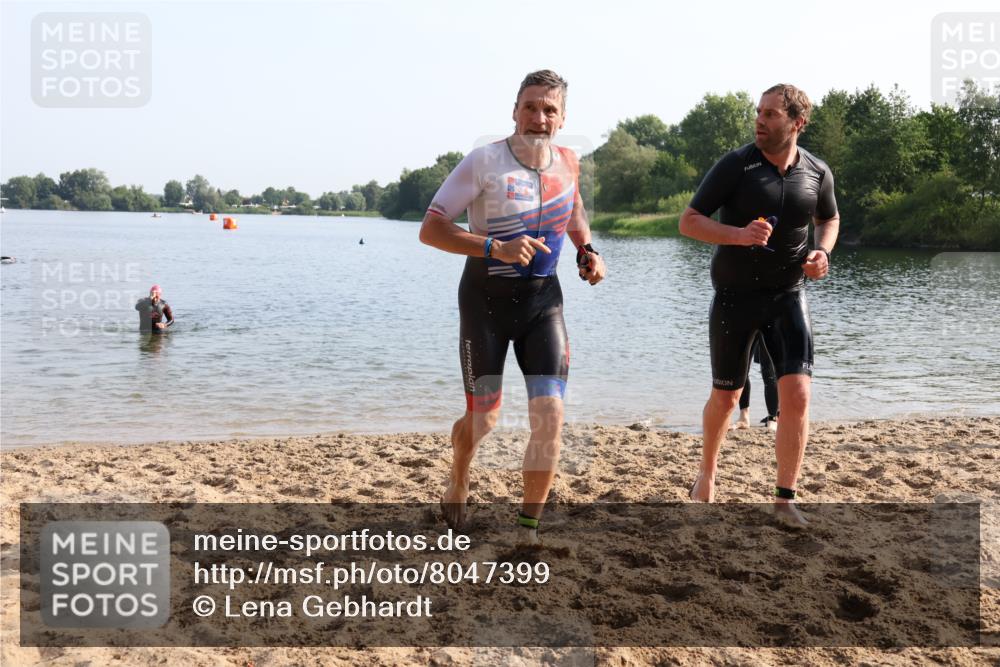 15.06.2025 - 27. Vierlanden-Triathlon Lena Gebhardt http://msf.ph/oto/8047399 15.06.2025 08:47:56 Schwimmen 16, 34, 167, 193 meine-sportfotos.de