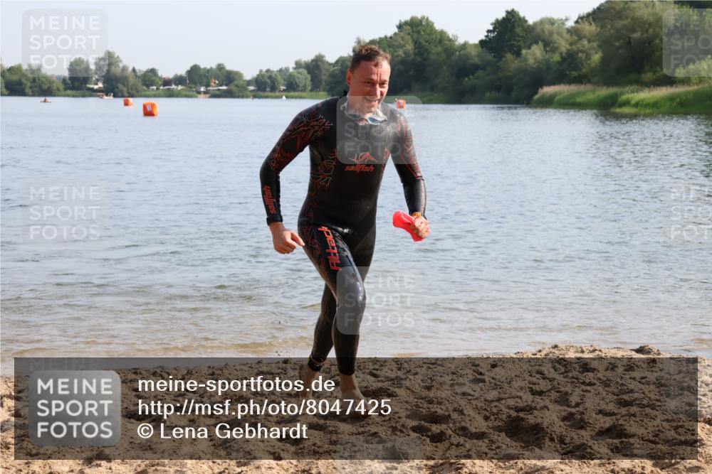 15.06.2025 - 27. Vierlanden-Triathlon Lena Gebhardt http://msf.ph/oto/8047425 15.06.2025 08:48:04 Schwimmen 16, 34, 167, 193 meine-sportfotos.de