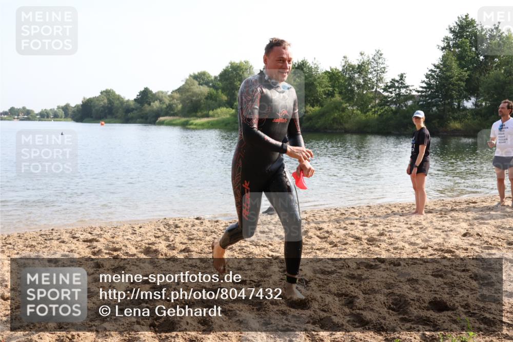 15.06.2025 - 27. Vierlanden-Triathlon Lena Gebhardt http://msf.ph/oto/8047432 15.06.2025 08:48:05 Schwimmen 16, 34, 167, 193 meine-sportfotos.de