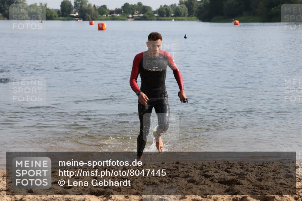 15.06.2025 - 27. Vierlanden-Triathlon Lena Gebhardt http://msf.ph/oto/8047445 15.06.2025 08:48:18 Schwimmen 70 meine-sportfotos.de