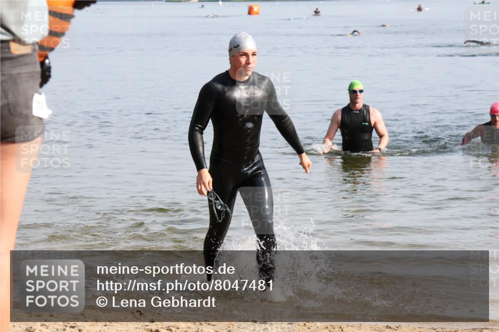 15.06.2025 - 27. Vierlanden-Triathlon Lena Gebhardt http://msf.ph/oto/8047481 15.06.2025 08:48:42 Schwimmen 19, 123 meine-sportfotos.de