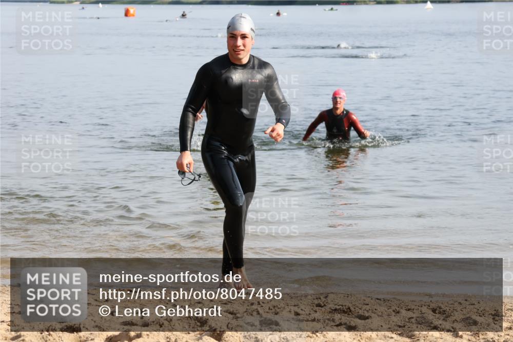 15.06.2025 - 27. Vierlanden-Triathlon Lena Gebhardt http://msf.ph/oto/8047485 15.06.2025 08:48:43 Schwimmen 19, 123, 144 meine-sportfotos.de