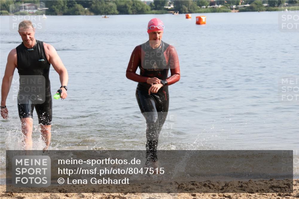 15.06.2025 - 27. Vierlanden-Triathlon Lena Gebhardt http://msf.ph/oto/8047515 15.06.2025 08:48:51 Schwimmen 19, 115, 144 meine-sportfotos.de
