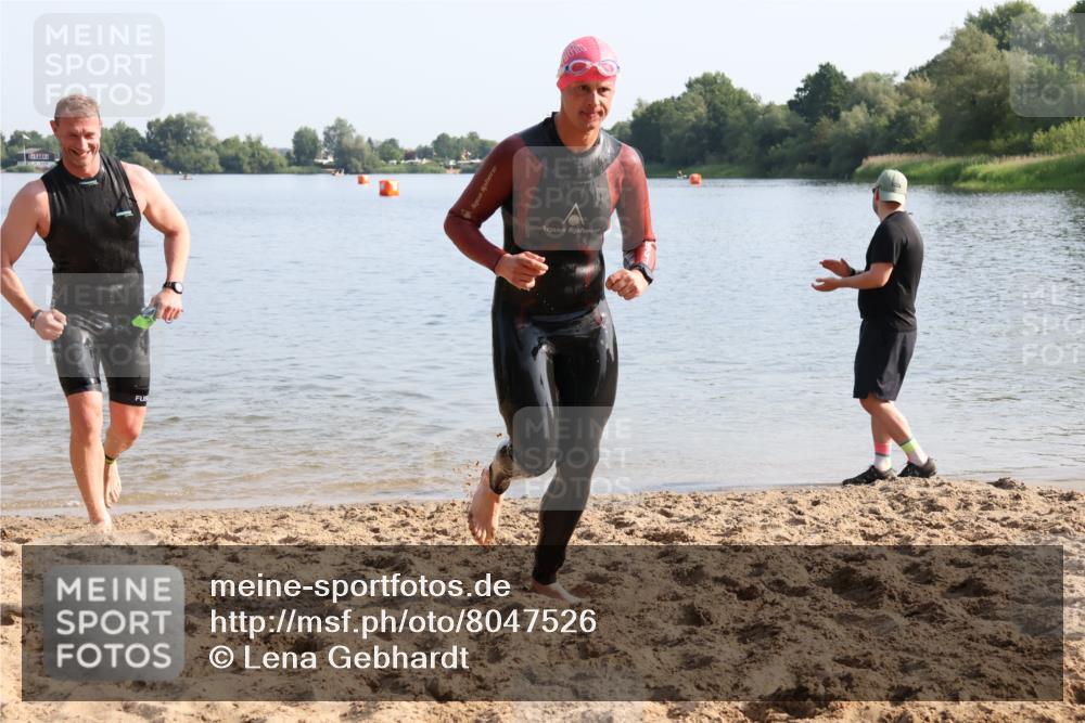 15.06.2025 - 27. Vierlanden-Triathlon Lena Gebhardt http://msf.ph/oto/8047526 15.06.2025 08:48:53 Schwimmen 19, 115, 144 meine-sportfotos.de