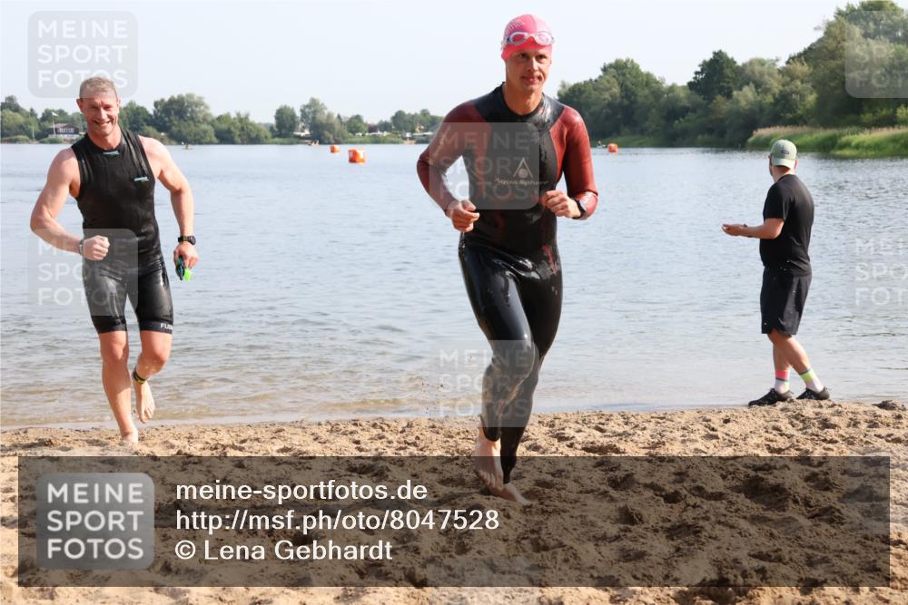 15.06.2025 - 27. Vierlanden-Triathlon Lena Gebhardt http://msf.ph/oto/8047528 15.06.2025 08:48:53 Schwimmen 19, 115, 144 meine-sportfotos.de