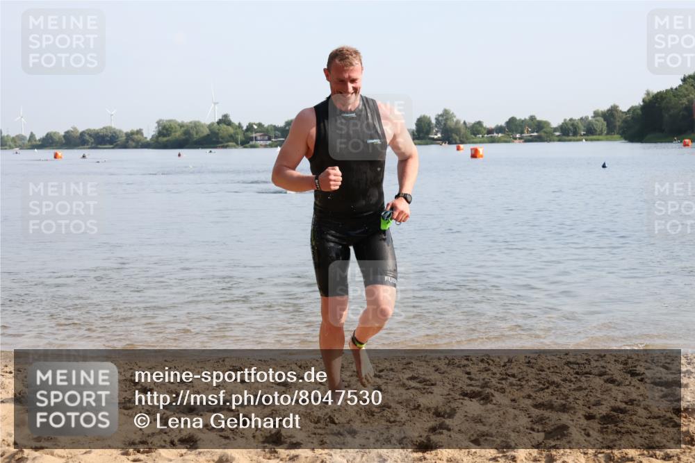 15.06.2025 - 27. Vierlanden-Triathlon Lena Gebhardt http://msf.ph/oto/8047530 15.06.2025 08:48:54 Schwimmen 19, 115, 144 meine-sportfotos.de