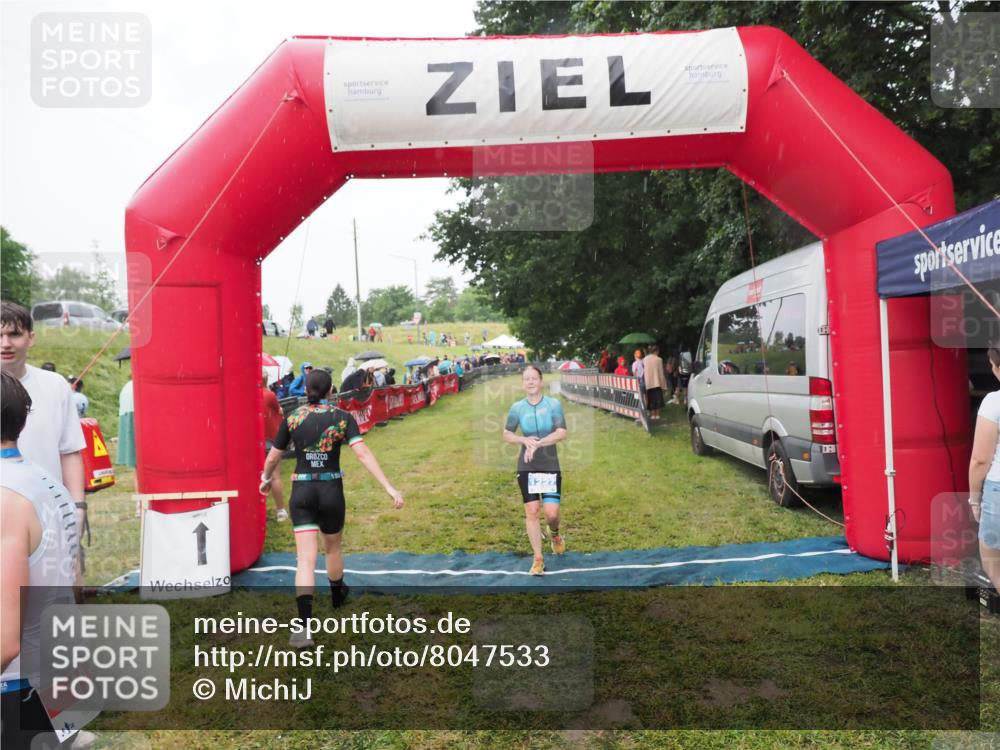 21.06.2025 - 27. Vierlanden-Triathlon MichiJ http://msf.ph/oto/8047533 15.06.2026 14:13:23 Ziel 1171, 1227 meine-sportfotos.de