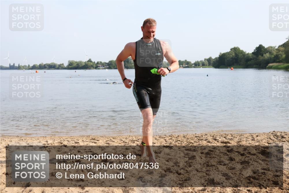 15.06.2025 - 27. Vierlanden-Triathlon Lena Gebhardt http://msf.ph/oto/8047536 15.06.2025 08:48:55 Schwimmen 19, 115, 144 meine-sportfotos.de