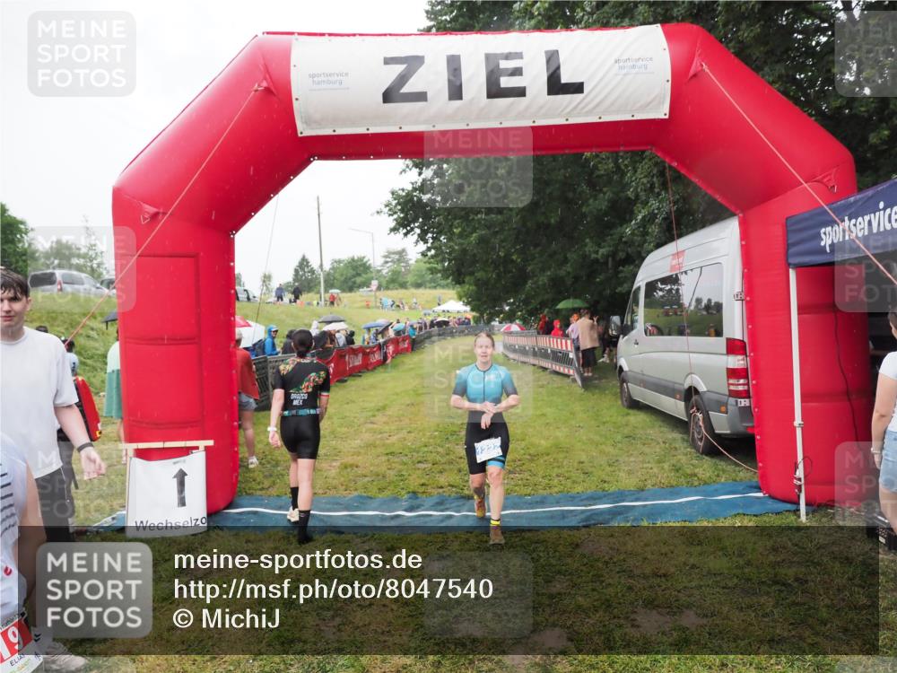 21.06.2025 - 27. Vierlanden-Triathlon MichiJ http://msf.ph/oto/8047540 15.06.2026 14:13:24 Ziel 1171, 1227 meine-sportfotos.de