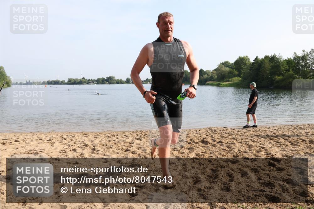 15.06.2025 - 27. Vierlanden-Triathlon Lena Gebhardt http://msf.ph/oto/8047543 15.06.2025 08:48:56 Schwimmen 19, 115, 144 meine-sportfotos.de
