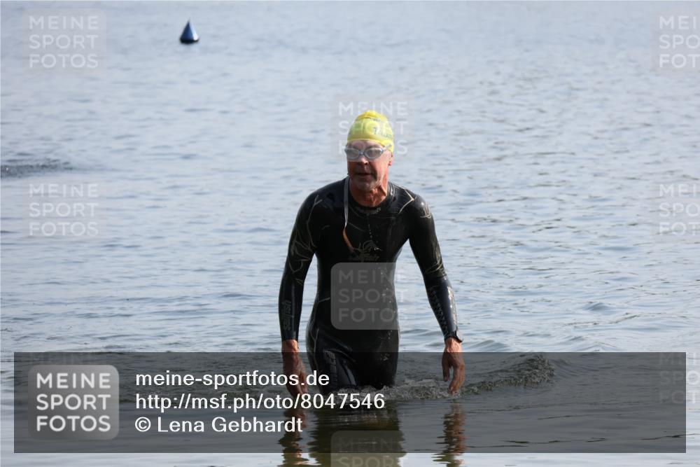 15.06.2025 - 27. Vierlanden-Triathlon Lena Gebhardt http://msf.ph/oto/8047546 15.06.2025 08:49:34 Schwimmen 172 meine-sportfotos.de