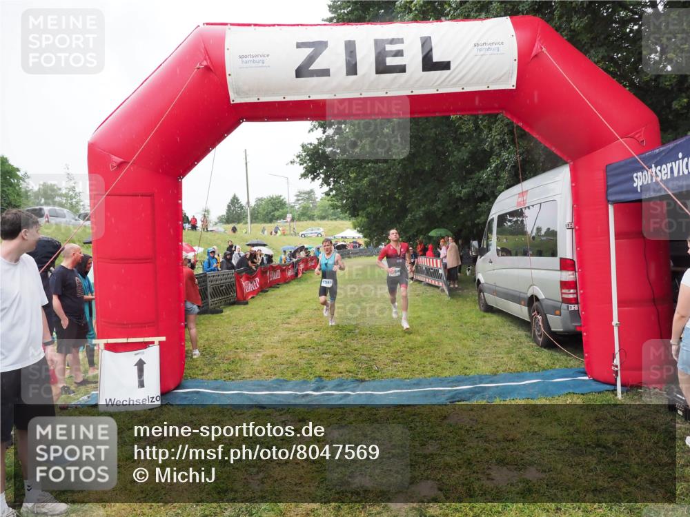 21.06.2025 - 27. Vierlanden-Triathlon MichiJ http://msf.ph/oto/8047569 15.06.2026 14:13:39 Ziel 1254, 1311 meine-sportfotos.de