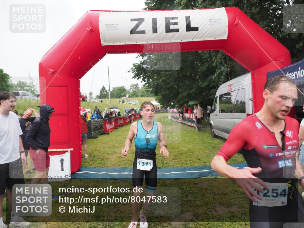 21.06.2025 - 27. Vierlanden-Triathlon MichiJ http://msf.ph/oto/8047583 15.06.2026 14:13:40 Ziel 1254, 1311 meine-sportfotos.de