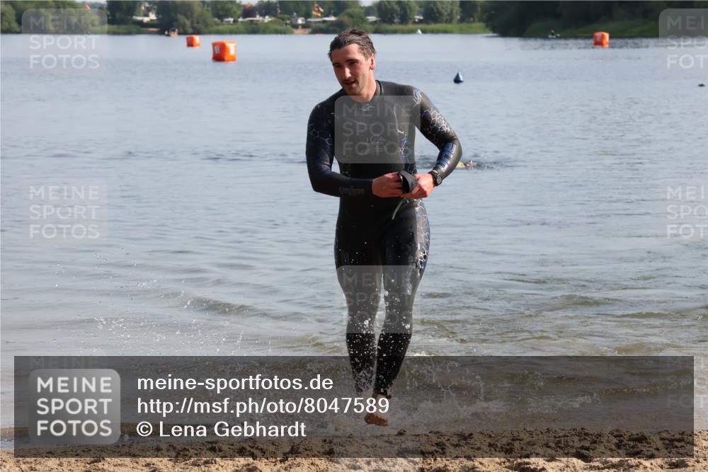 15.06.2025 - 27. Vierlanden-Triathlon Lena Gebhardt http://msf.ph/oto/8047589 15.06.2025 08:50:08 Schwimmen 68 meine-sportfotos.de