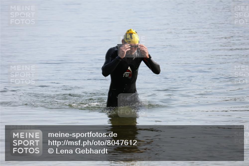 15.06.2025 - 27. Vierlanden-Triathlon Lena Gebhardt http://msf.ph/oto/8047612 15.06.2025 08:50:25 Schwimmen 143 meine-sportfotos.de