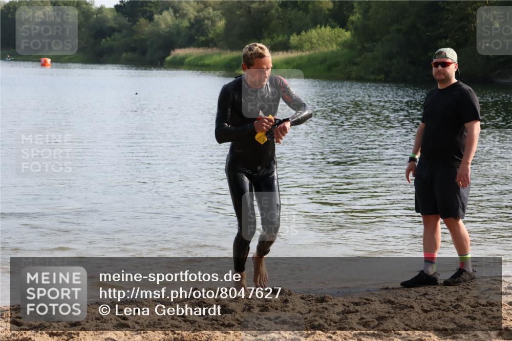 15.06.2025 - 27. Vierlanden-Triathlon Lena Gebhardt http://msf.ph/oto/8047627 15.06.2025 08:50:33 Schwimmen 143 meine-sportfotos.de