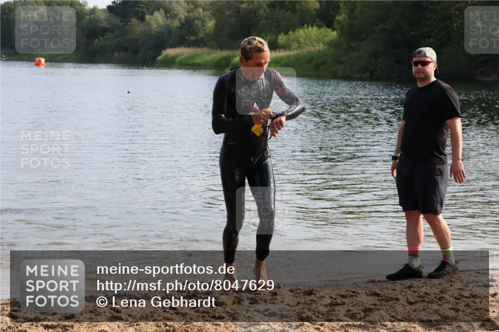 15.06.2025 - 27. Vierlanden-Triathlon Lena Gebhardt http://msf.ph/oto/8047629 15.06.2025 08:50:33 Schwimmen 143 meine-sportfotos.de