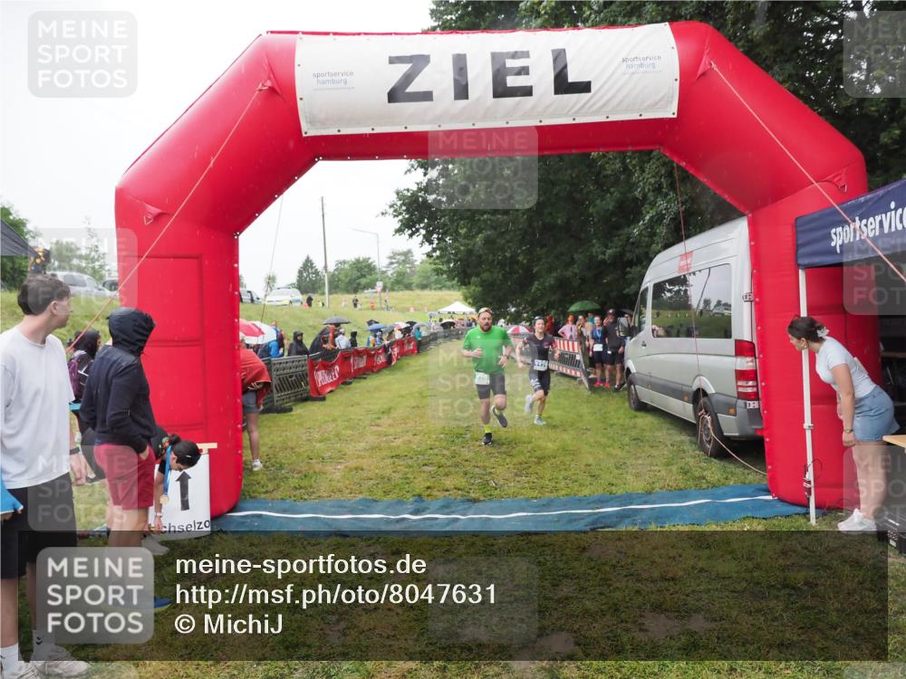 21.06.2025 - 27. Vierlanden-Triathlon MichiJ http://msf.ph/oto/8047631 15.06.2026 14:14:00 Ziel 826, 1170, 1284 meine-sportfotos.de