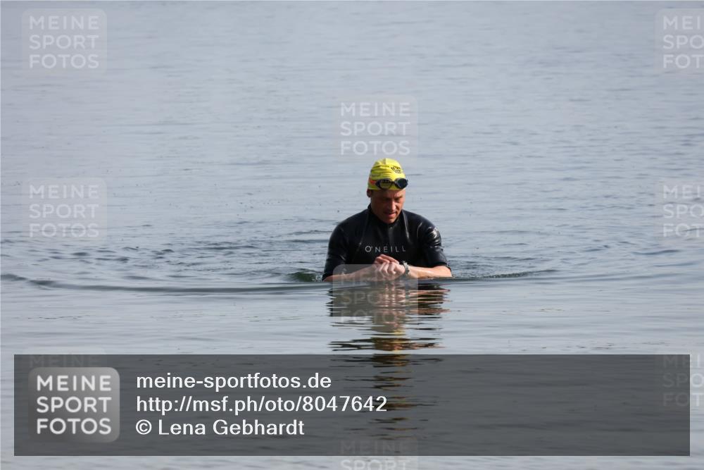 15.06.2025 - 27. Vierlanden-Triathlon Lena Gebhardt http://msf.ph/oto/8047642 15.06.2025 08:50:59 Schwimmen  meine-sportfotos.de