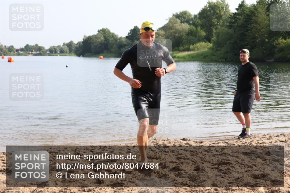 15.06.2025 - 27. Vierlanden-Triathlon Lena Gebhardt http://msf.ph/oto/8047684 15.06.2025 08:51:11 Schwimmen 90 meine-sportfotos.de