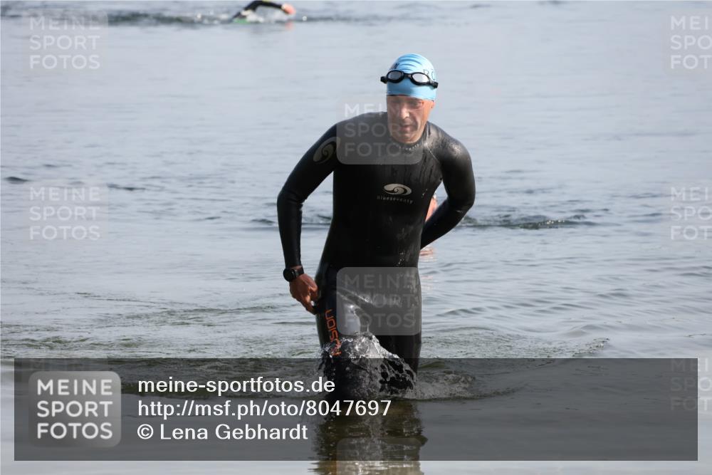 15.06.2025 - 27. Vierlanden-Triathlon Lena Gebhardt http://msf.ph/oto/8047697 15.06.2025 08:52:23 Schwimmen 163 meine-sportfotos.de