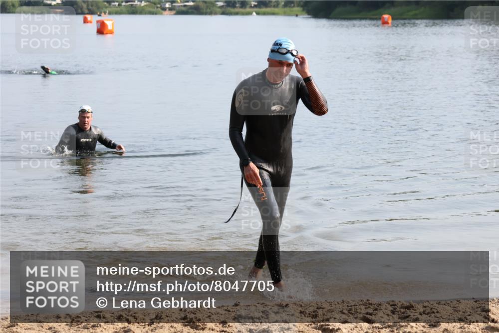 15.06.2025 - 27. Vierlanden-Triathlon Lena Gebhardt http://msf.ph/oto/8047705 15.06.2025 08:52:28 Schwimmen 163 meine-sportfotos.de