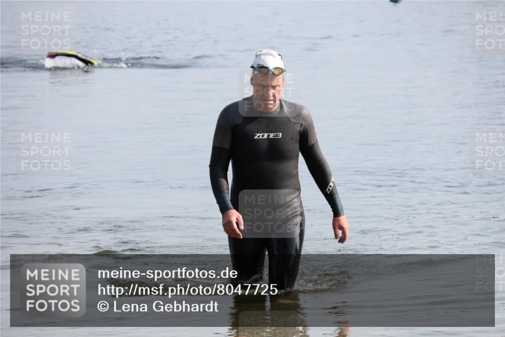 15.06.2025 - 27. Vierlanden-Triathlon Lena Gebhardt http://msf.ph/oto/8047725 15.06.2025 08:52:37 Schwimmen 163 meine-sportfotos.de