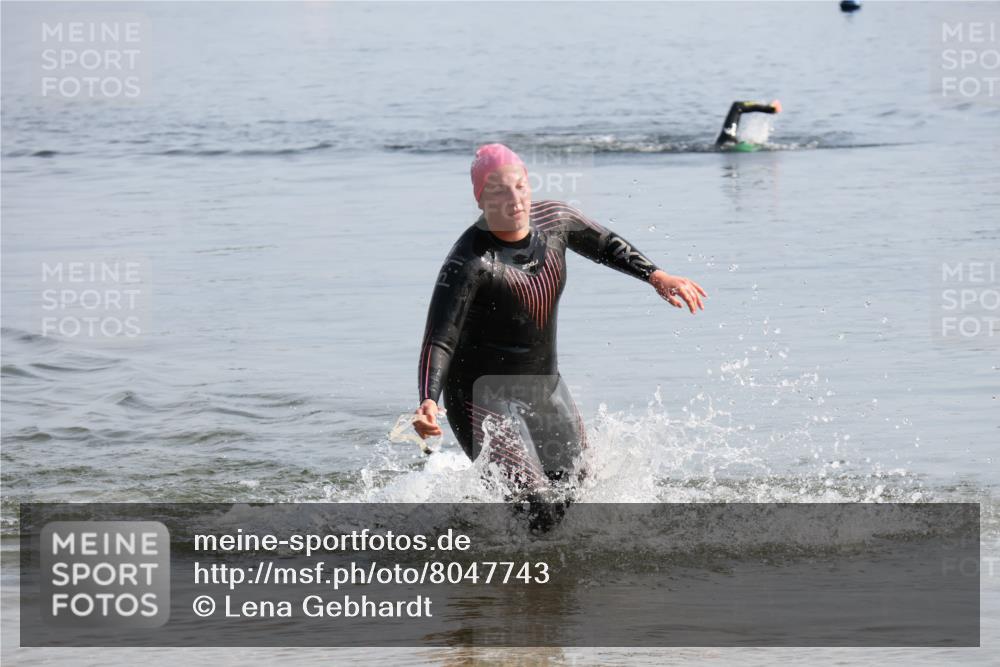 15.06.2025 - 27. Vierlanden-Triathlon Lena Gebhardt http://msf.ph/oto/8047743 15.06.2025 08:52:47 Schwimmen 98, 233 meine-sportfotos.de