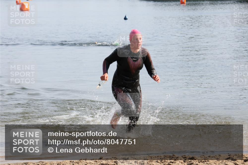15.06.2025 - 27. Vierlanden-Triathlon Lena Gebhardt http://msf.ph/oto/8047751 15.06.2025 08:52:48 Schwimmen 98, 233 meine-sportfotos.de