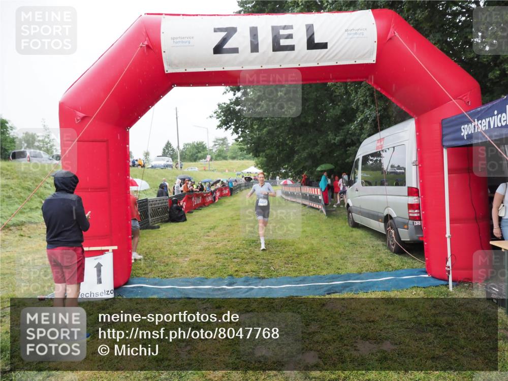 21.06.2025 - 27. Vierlanden-Triathlon MichiJ http://msf.ph/oto/8047768 15.06.2026 14:15:00 Ziel 1189 meine-sportfotos.de