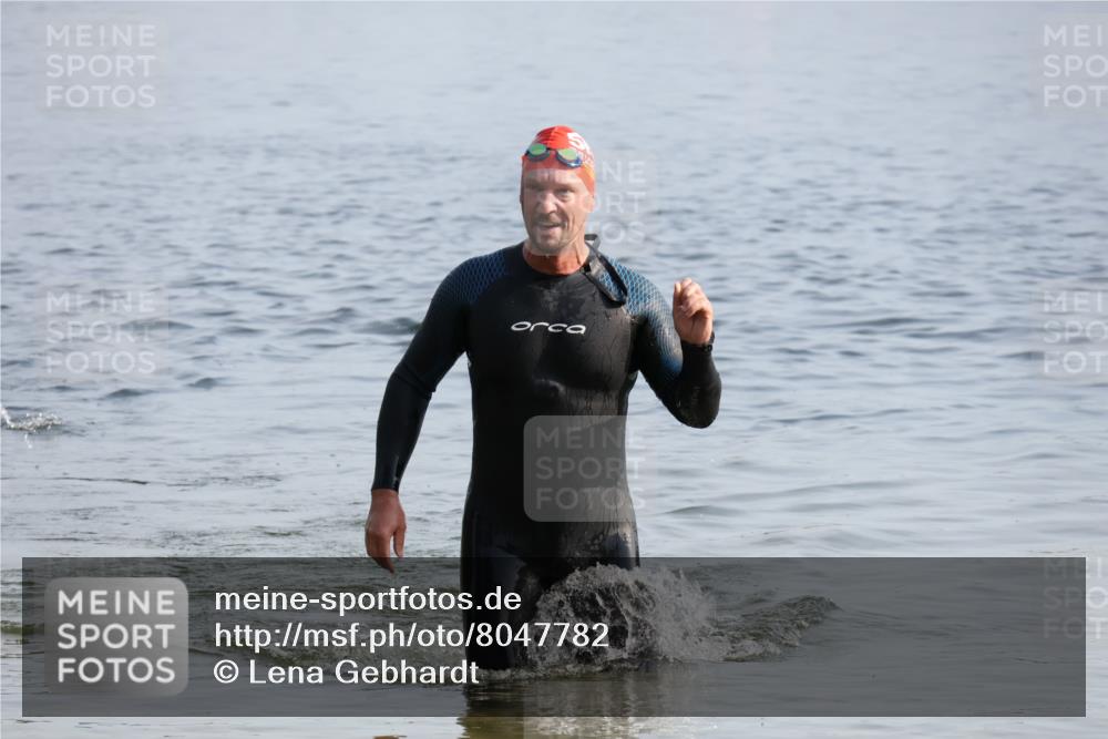 15.06.2025 - 27. Vierlanden-Triathlon Lena Gebhardt http://msf.ph/oto/8047782 15.06.2025 08:53:07 Schwimmen 133 meine-sportfotos.de