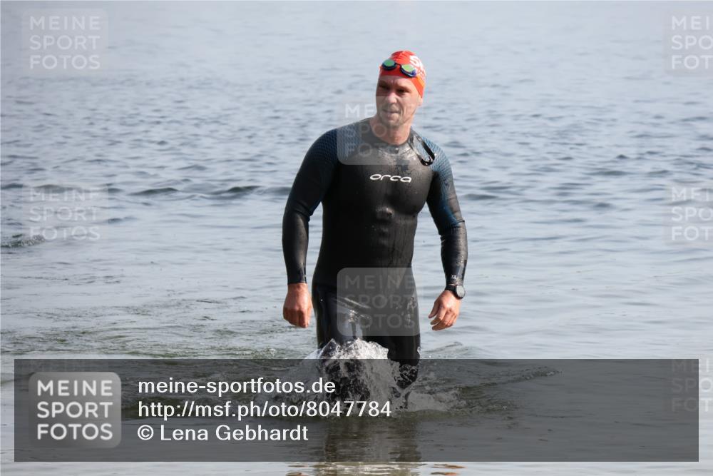 15.06.2025 - 27. Vierlanden-Triathlon Lena Gebhardt http://msf.ph/oto/8047784 15.06.2025 08:53:08 Schwimmen 133 meine-sportfotos.de