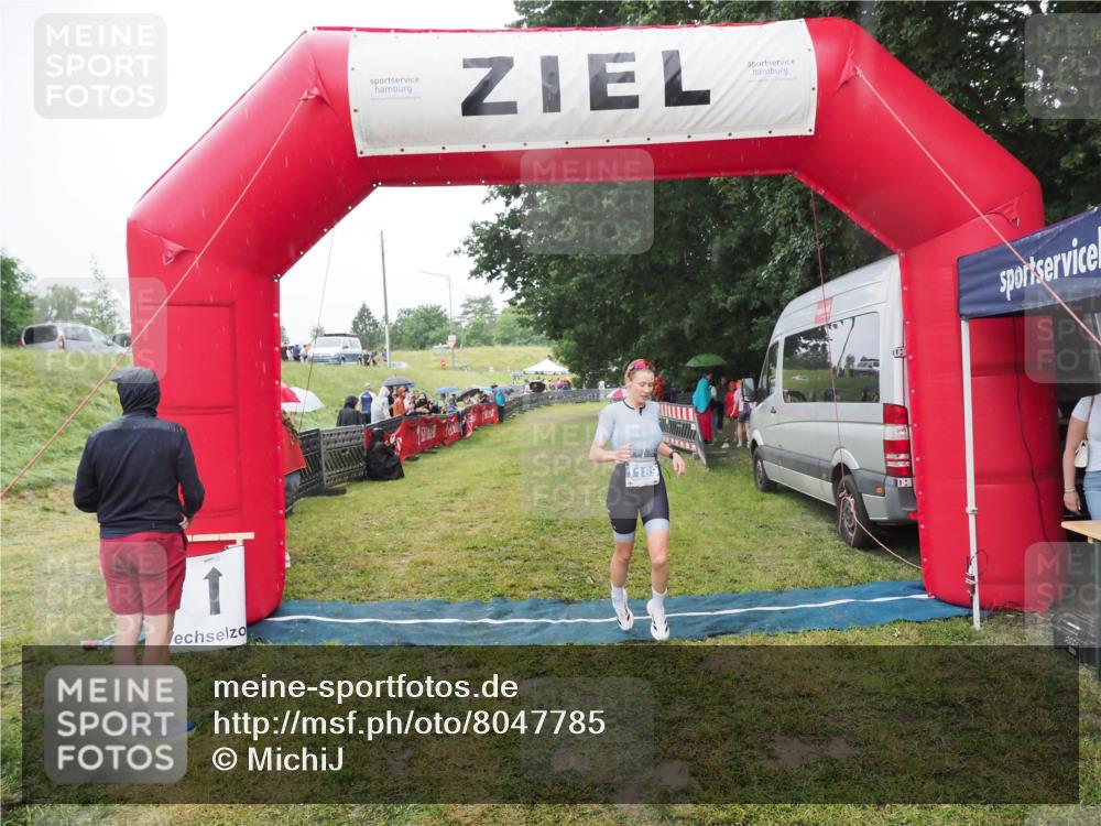 21.06.2025 - 27. Vierlanden-Triathlon MichiJ http://msf.ph/oto/8047785 15.06.2026 14:15:01 Ziel 1189 meine-sportfotos.de
