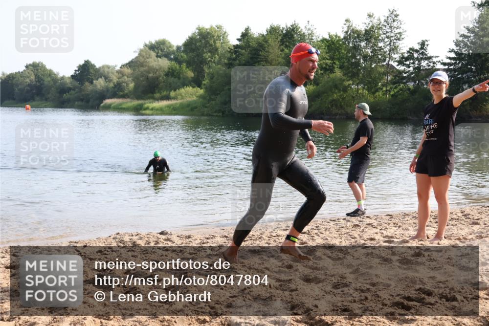 15.06.2025 - 27. Vierlanden-Triathlon Lena Gebhardt http://msf.ph/oto/8047804 15.06.2025 08:53:12 Schwimmen 133, 169 meine-sportfotos.de