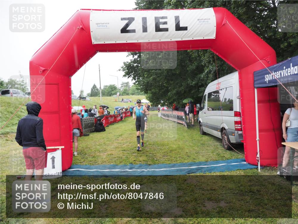 21.06.2025 - 27. Vierlanden-Triathlon MichiJ http://msf.ph/oto/8047846 15.06.2026 14:15:43 Ziel 1172, 1211, 1309 meine-sportfotos.de