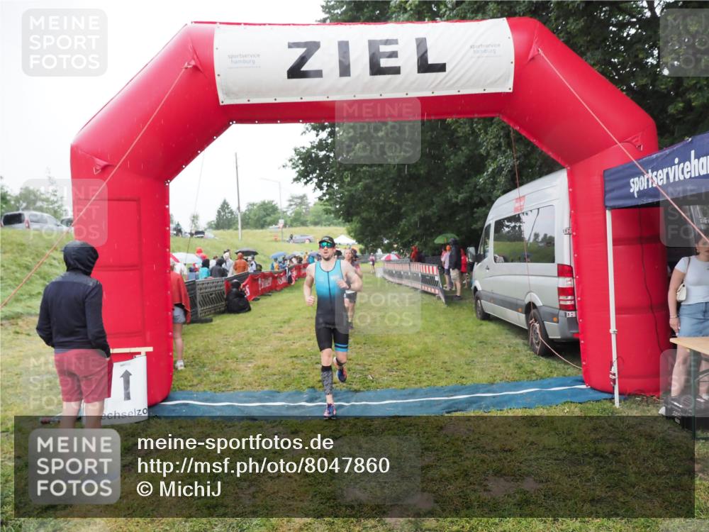 21.06.2025 - 27. Vierlanden-Triathlon MichiJ http://msf.ph/oto/8047860 15.06.2026 14:15:44 Ziel 1172, 1211, 1309 meine-sportfotos.de