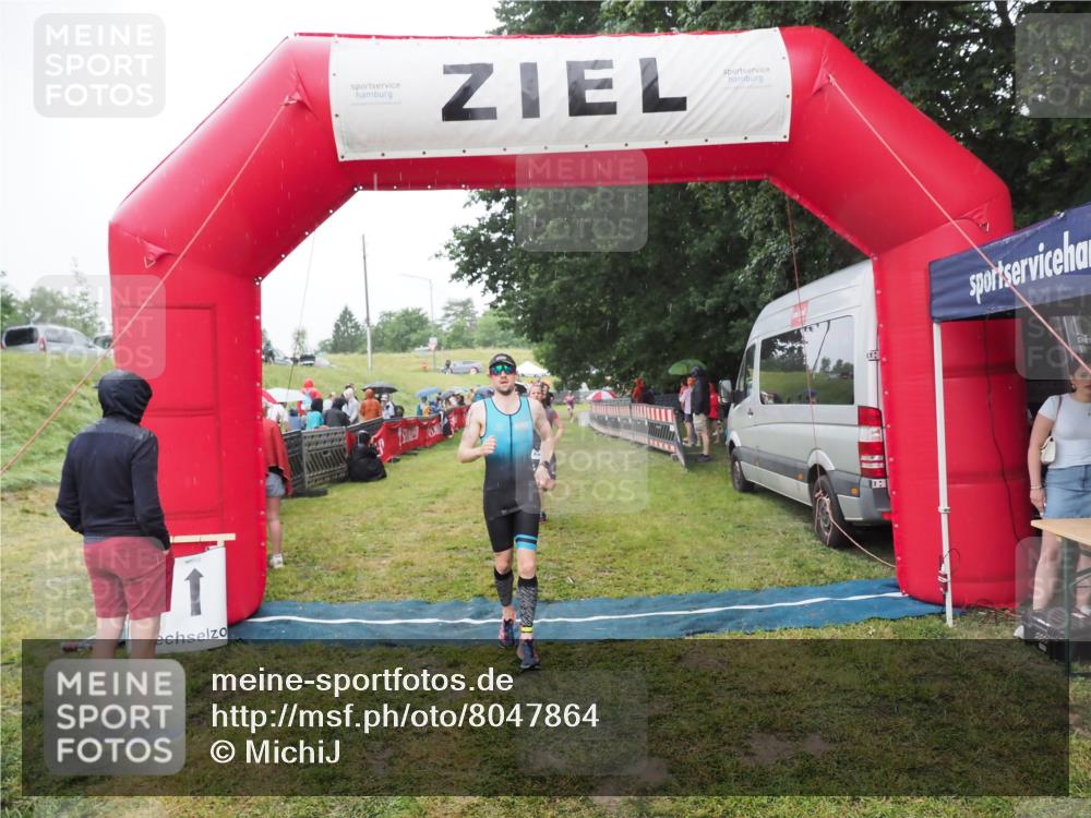 21.06.2025 - 27. Vierlanden-Triathlon MichiJ http://msf.ph/oto/8047864 15.06.2026 14:15:45 Ziel 1172, 1211, 1217, 1293, 1309 meine-sportfotos.de