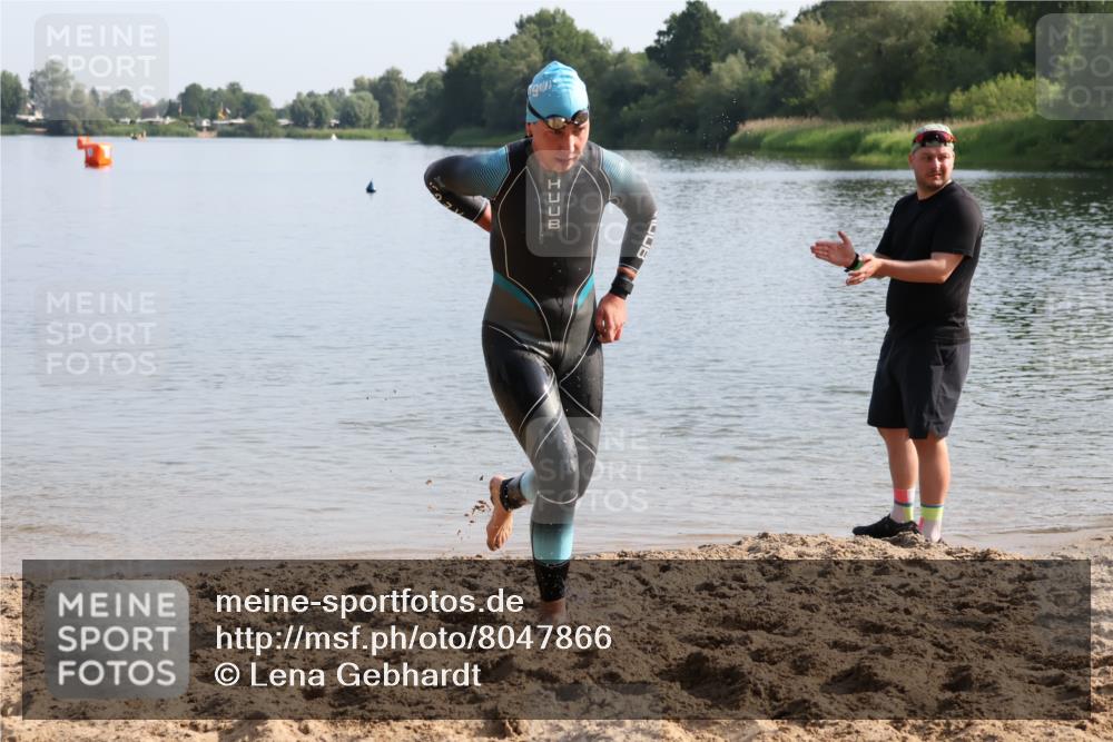 15.06.2025 - 27. Vierlanden-Triathlon Lena Gebhardt http://msf.ph/oto/8047866 15.06.2025 08:53:46 Schwimmen 202 meine-sportfotos.de