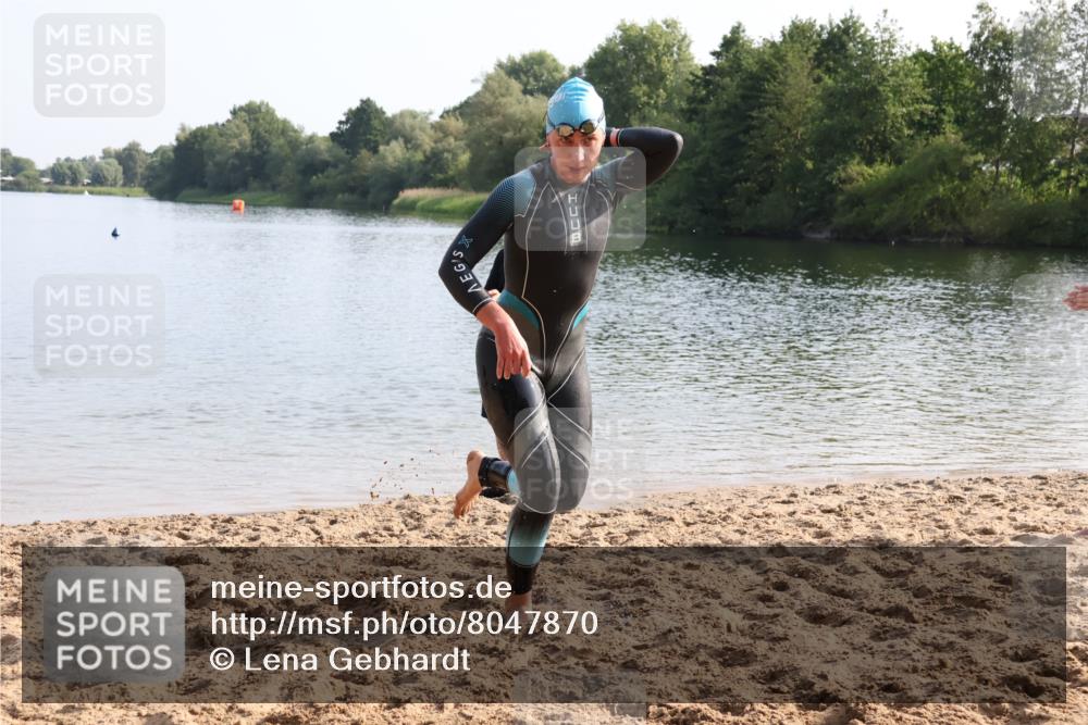 15.06.2025 - 27. Vierlanden-Triathlon Lena Gebhardt http://msf.ph/oto/8047870 15.06.2025 08:53:46 Schwimmen 202 meine-sportfotos.de