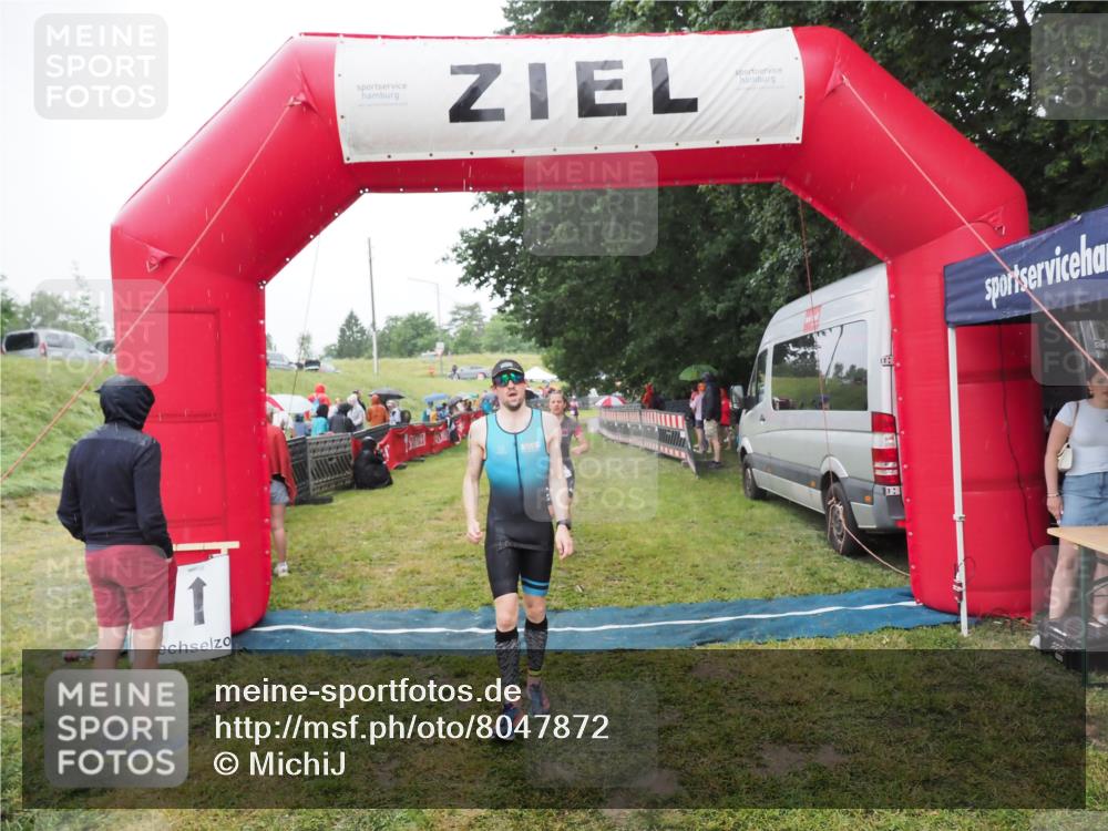 21.06.2025 - 27. Vierlanden-Triathlon MichiJ http://msf.ph/oto/8047872 15.06.2026 14:15:45 Ziel 1172, 1211, 1217, 1293, 1309 meine-sportfotos.de